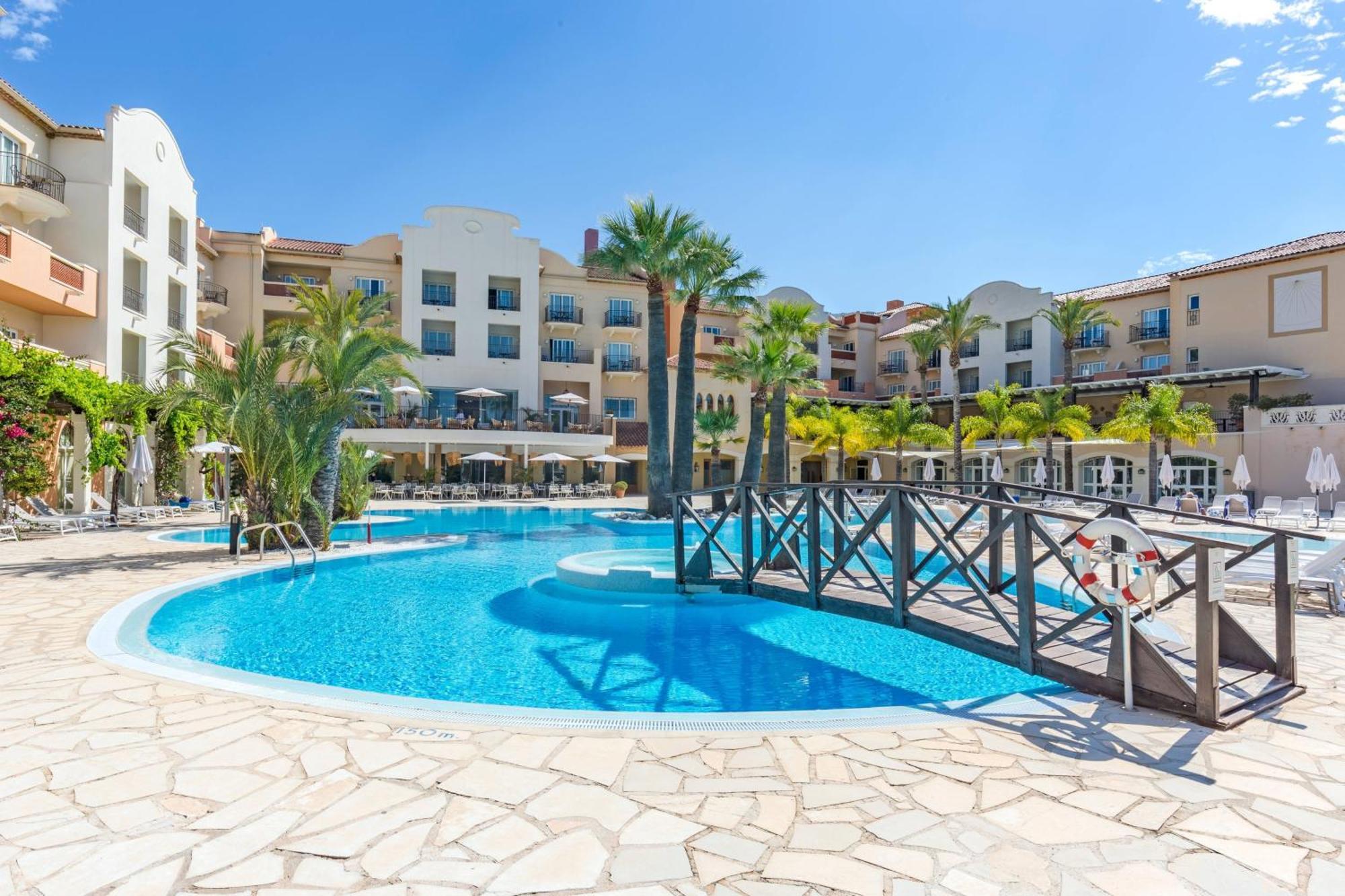 Denia Marriott La Sella Golf Resort & Spa Kültér fotó A swimming pool in a hotel